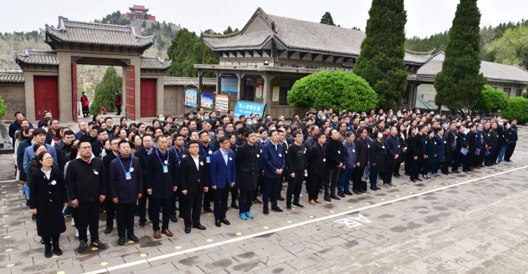 >红旗渠干部学院组织开展党史学习教育“清明祭英烈”活动