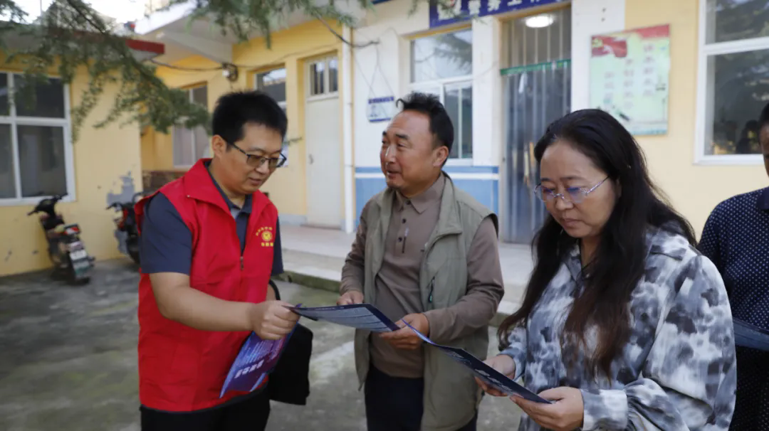 >我院开展平安建设联系点帮扶工作