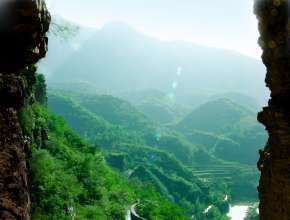 红旗渠精神的实践生成、精神内核及情感意蕴