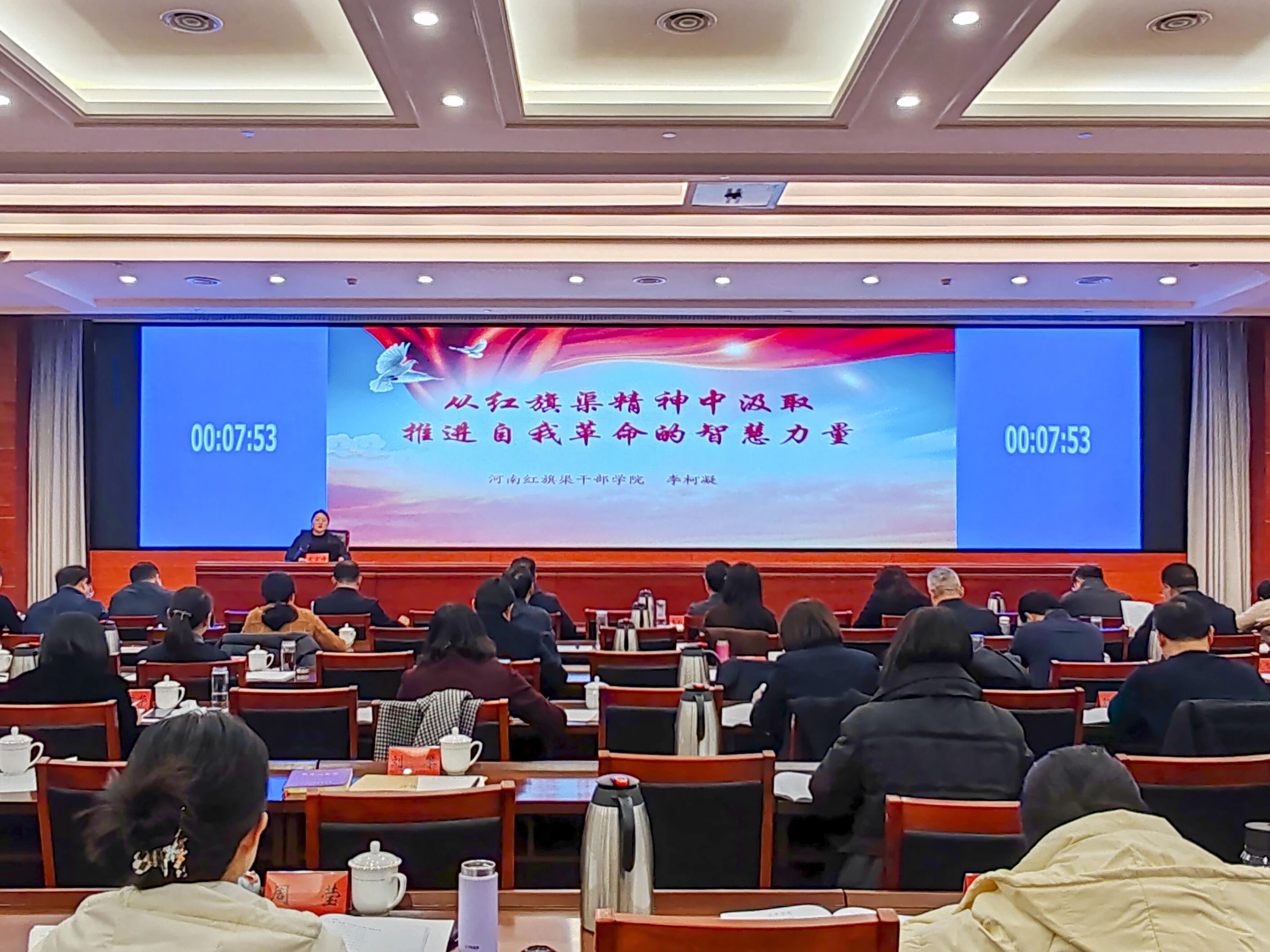 > 我院青年教师在省级学术活动中连获殊荣